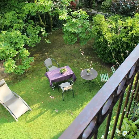 Le Clos De La Braquenniere Bed and breakfast Dourlers